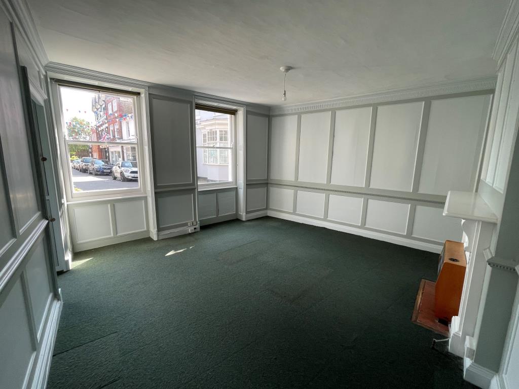 Lot: 100 - PERIOD BUILDING WITH PERMISSION FOR CONVERSION INTO TWO HOUSES - Internal photo with panelling